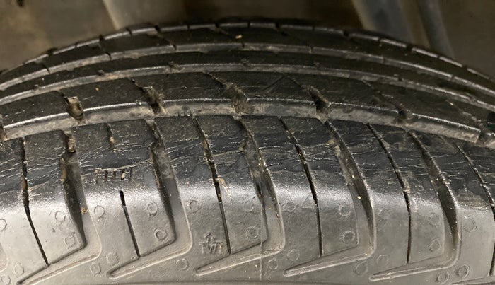 2017 Renault Kwid RXL, Petrol, Manual, 33,446 km, Right Rear Tyre Tread