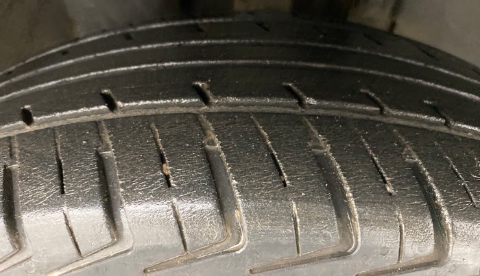 2017 Renault Kwid RXL, Petrol, Manual, 33,446 km, Right Front Tyre Tread