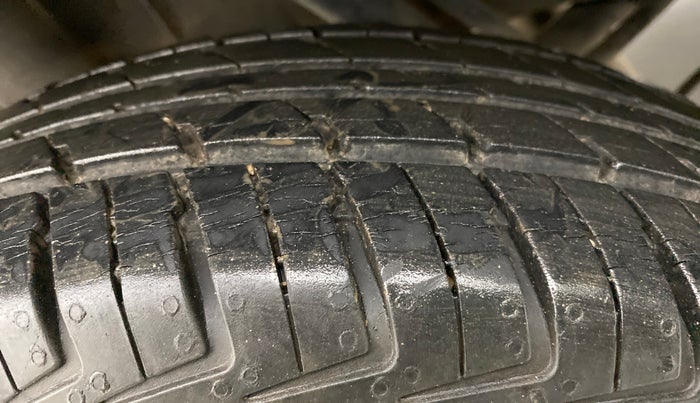 2017 Renault Kwid RXL, Petrol, Manual, 33,446 km, Left Rear Tyre Tread