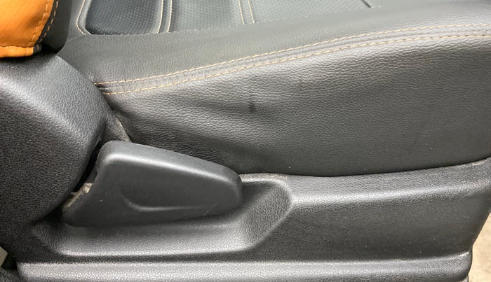 2017 Renault Kwid RXL, Petrol, Manual, 33,446 km, Driver Side Adjustment Panel