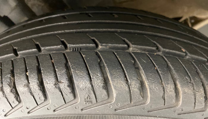2017 Renault Kwid RXL, Petrol, Manual, 33,446 km, Left Front Tyre Tread