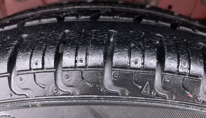 2013 Hyundai Santro Xing GLS, Petrol, Manual, 69,699 km, Left Rear Tyre Tread