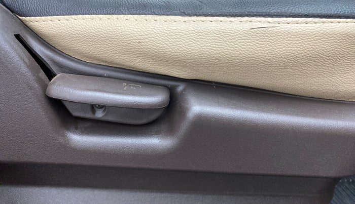 2013 Hyundai Santro Xing GLS, Petrol, Manual, 69,699 km, Driver Side Adjustment Panel