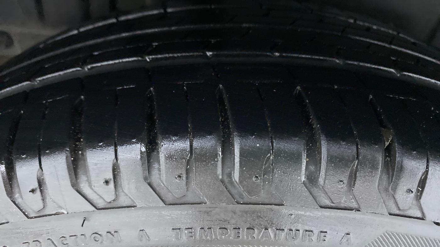2020 Maruti XL6 ALPHA SHVS  MT, Petrol, Manual, 9,930 km, Right Rear Tyre Tread