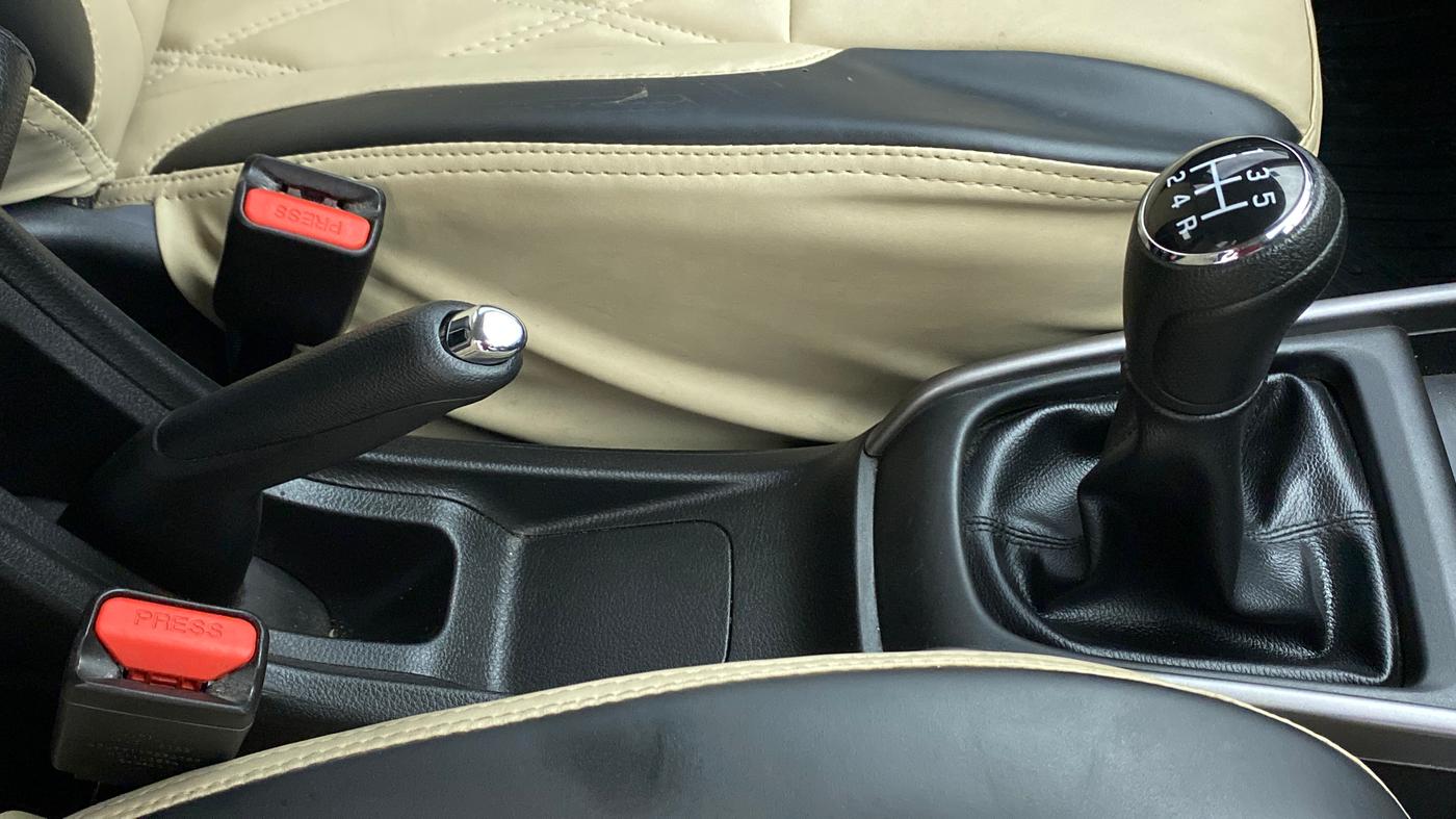 2020 Maruti XL6 ALPHA SHVS  MT, Petrol, Manual, 9,930 km, Gear Lever