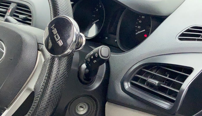 2018 Tata Tiago XE 1.2 REVOTRON, Petrol, Manual, 30,601 km, Dashboard - Headlight height adjustment not working