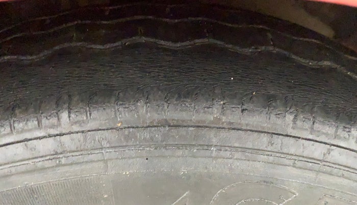 2010 Hyundai i10 MAGNA 1.2, Petrol, Manual, 99,873 km, Right Front Tyre Tread