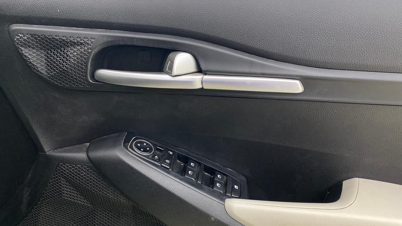 2022 KIA SELTOS HTK PLUS 1.5 IMT, Petrol, Manual, 61,915 km, Driver Side Door Panels Control