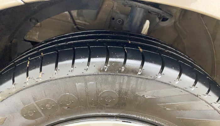 2022 Maruti Swift VXI, Petrol, Manual, 59,406 km, Left Front Tyre Tread