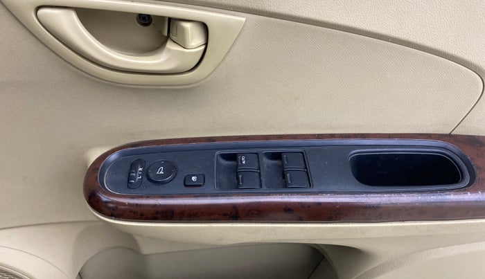 2015 Honda Mobilio 1.5L I-VTEC S, Petrol, Manual, 69,638 km, Driver Side Door Panels Control