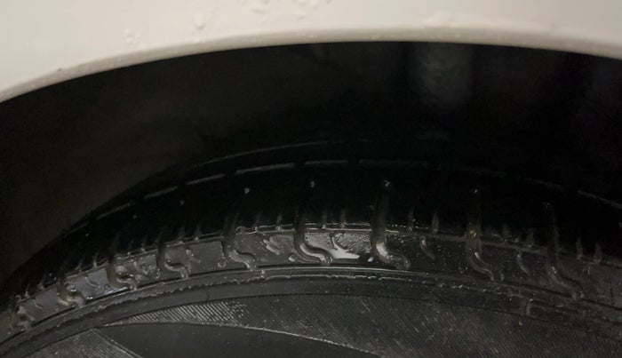 2017 Hyundai Grand i10 SPORTZ (O) 1.2 KAPPA VTVT, CNG, Manual, 86,122 km, Left Rear Tyre Tread