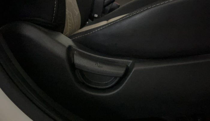 2017 Hyundai Grand i10 SPORTZ (O) 1.2 KAPPA VTVT, CNG, Manual, 86,122 km, Driver Side Adjustment Panel