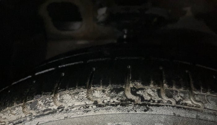 2017 Hyundai Grand i10 SPORTZ (O) 1.2 KAPPA VTVT, CNG, Manual, 86,122 km, Left Front Tyre Tread