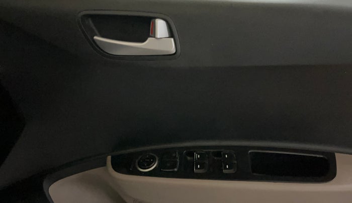 2017 Hyundai Grand i10 SPORTZ (O) 1.2 KAPPA VTVT, CNG, Manual, 86,122 km, Driver Side Door Panels Control