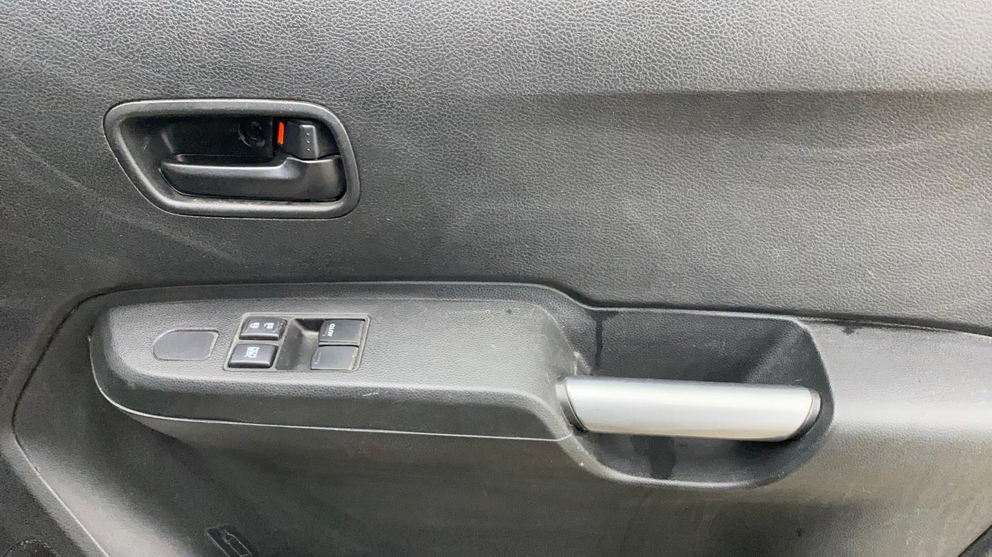 2023 Maruti IGNIS SIGMA 1.2, Petrol, Manual, 65,295 km, Driver Side Door Panels Control