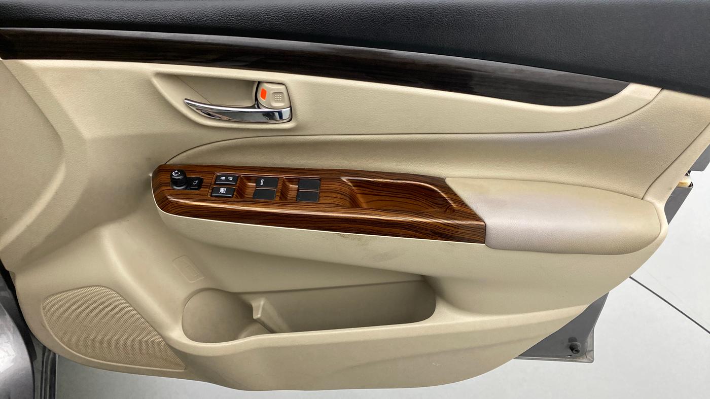 2018 Maruti Ciaz ZETA 1.4 VVT AMT, Petrol, Automatic, 40,111 km, Driver Side Door Panels Control
