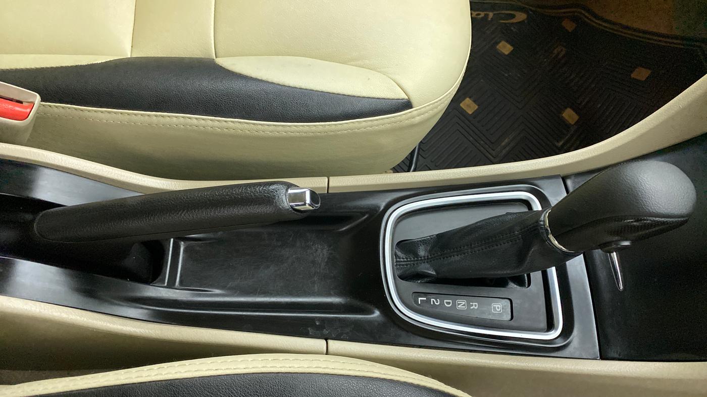 2018 Maruti Ciaz ZETA 1.4 VVT AMT, Petrol, Automatic, 40,111 km, Gear Lever