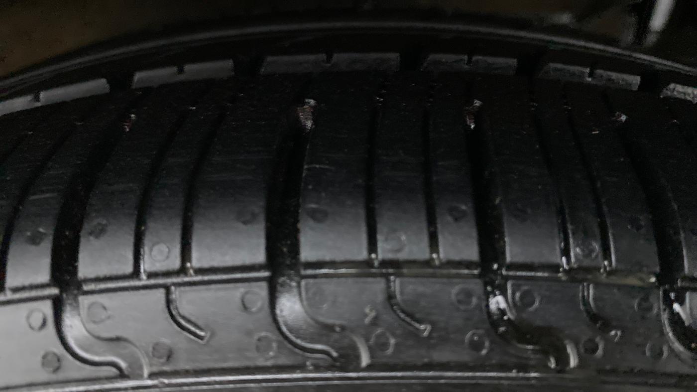 2018 Maruti Ciaz ZETA 1.4 VVT AMT, Petrol, Automatic, 40,111 km, Right Front Tyre Tread