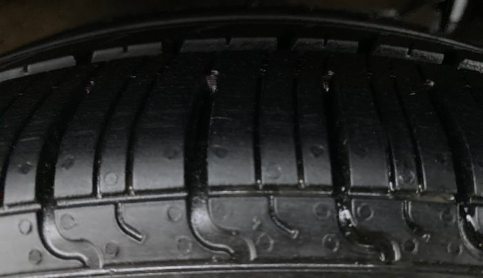 2018 Maruti Ciaz ZETA 1.4 VVT AMT, Petrol, Automatic, 40,111 km, Right Front Tyre Tread