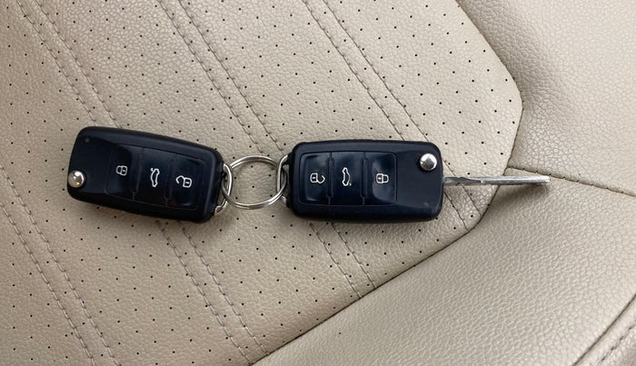 2014 Volkswagen Jetta HIGHLINE TDI, Diesel, Manual, 70,639 km, Key Close Up