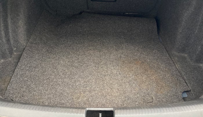 2014 Volkswagen Jetta HIGHLINE TDI, Diesel, Manual, 70,639 km, Boot Inside