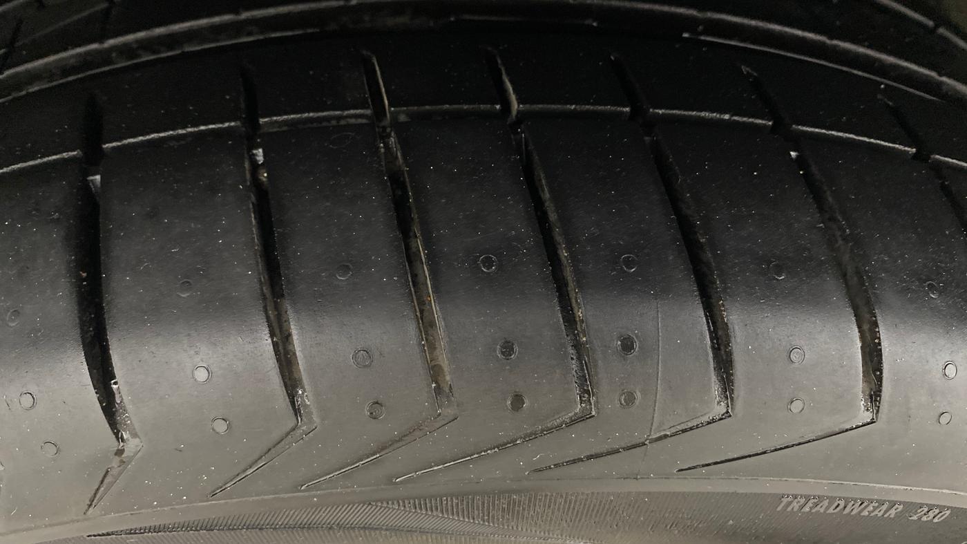 2014 Volkswagen Jetta HIGHLINE TDI, Diesel, Manual, 70,639 km, Left Front Tyre Tread