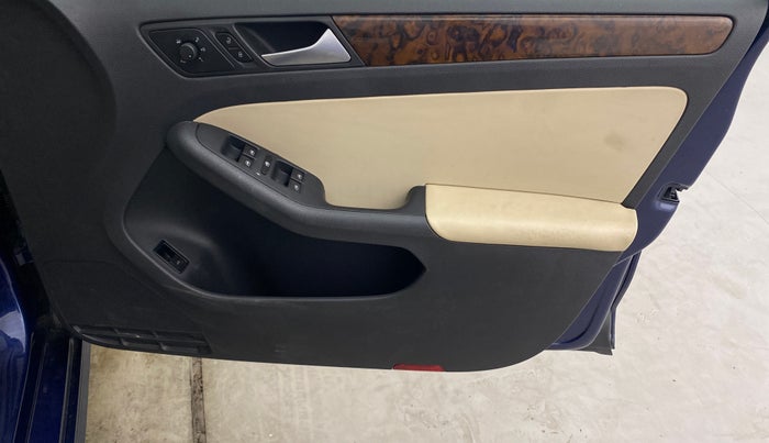 2014 Volkswagen Jetta HIGHLINE TDI, Diesel, Manual, 70,639 km, Driver Side Door Panels Control