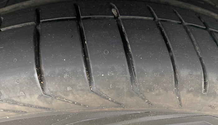 2014 Volkswagen Jetta HIGHLINE TDI, Diesel, Manual, 70,639 km, Right Front Tyre Tread