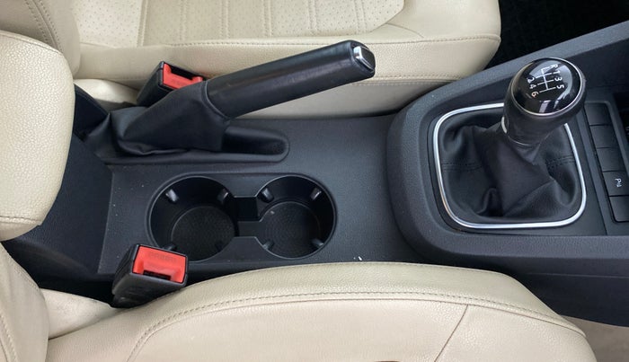 2014 Volkswagen Jetta HIGHLINE TDI, Diesel, Manual, 70,639 km, Gear Lever