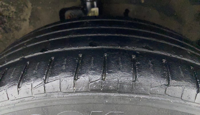 2015 Maruti Celerio VXI AMT, Petrol, Automatic, 1,20,565 km, Right Front Tyre Tread