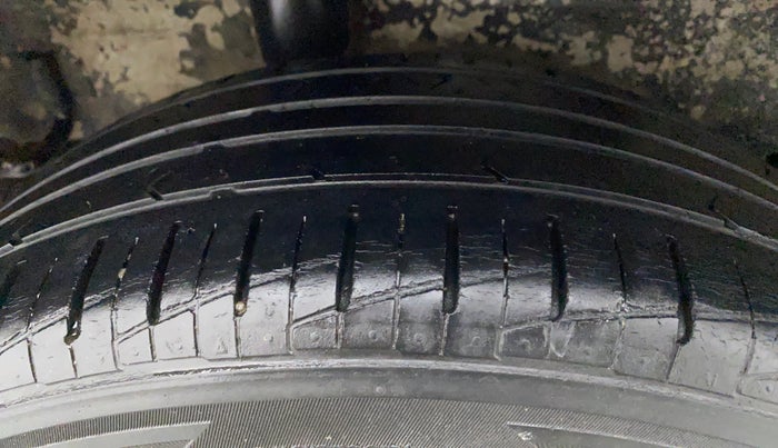 2015 Maruti Celerio VXI AMT, Petrol, Automatic, 1,20,565 km, Right Rear Tyre Tread