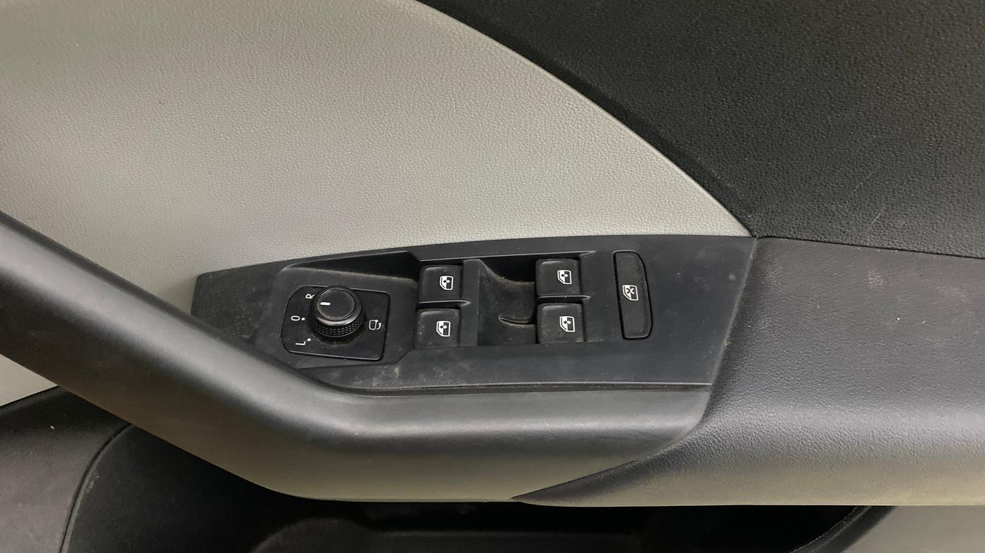 2021 Skoda KUSHAQ STYLE 1.0L TSI MT, Petrol, Manual, 42,465 km, Driver Side Door Panels Control
