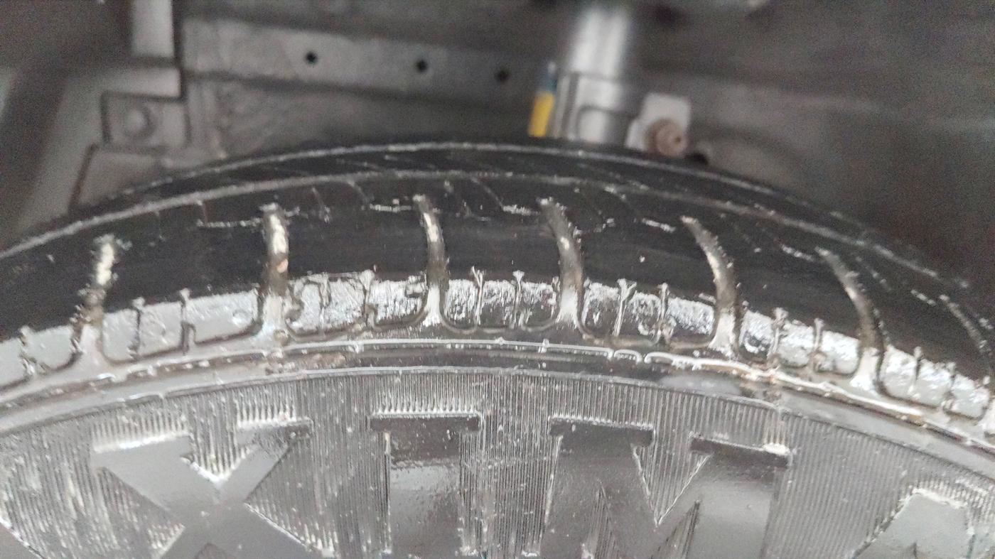 2016 Maruti Swift LXI, Petrol, Manual, 1,17,371 km, Left Front Tyre Tread