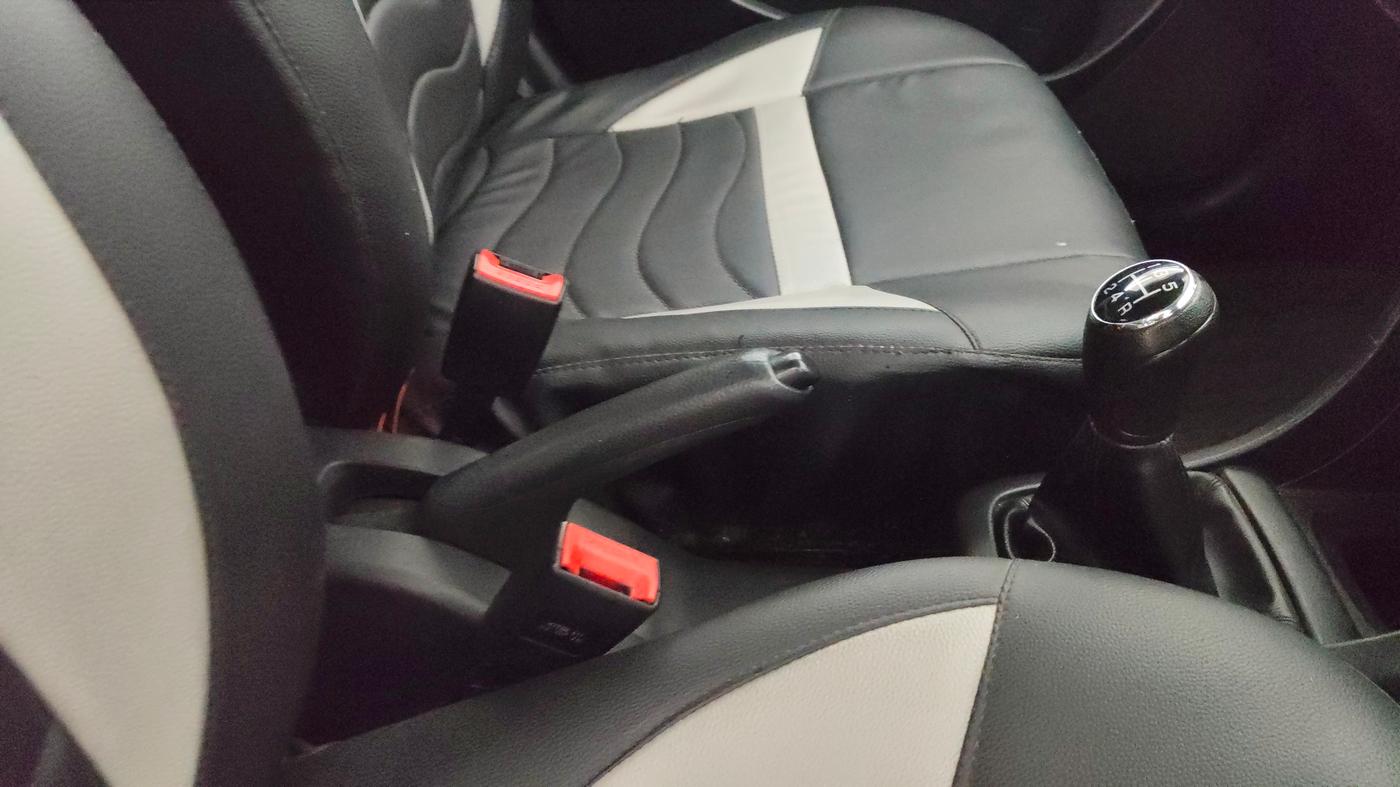 2016 Maruti Swift LXI, Petrol, Manual, 1,17,371 km, Gear Lever