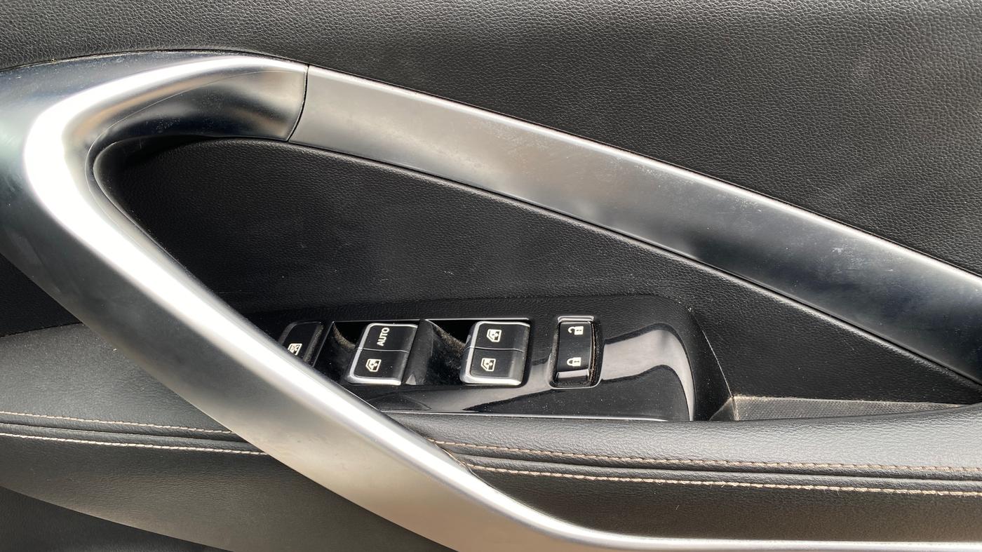 2019 MG HECTOR SHARP 1.5 DCT PETROL, Petrol, Automatic, 47,125 km, Driver Side Door Panels Control