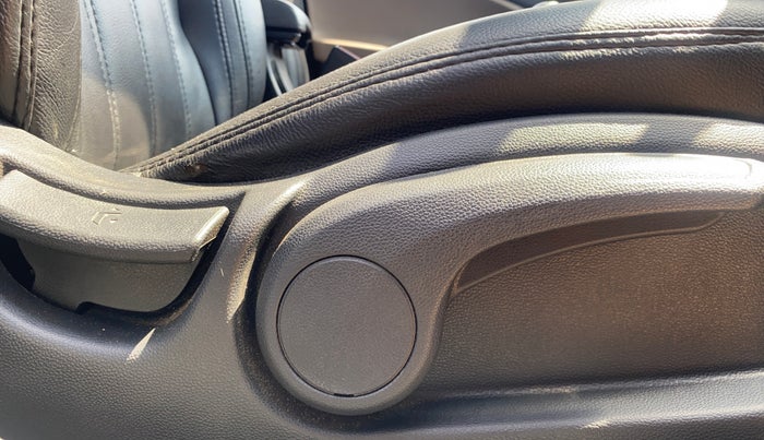 2019 Hyundai Elite i20 SPORTZ PLUS 1.2, Petrol, Manual, 59,323 km, Driver Side Adjustment Panel