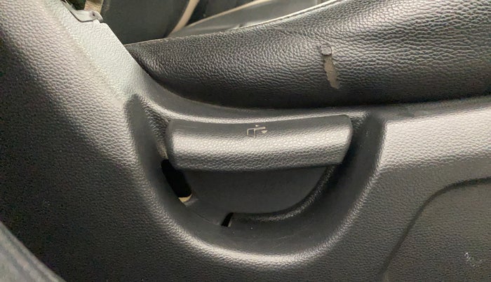 2015 Hyundai Elite i20 MAGNA 1.2, Petrol, Manual, 98,620 km, Driver Side Adjustment Panel