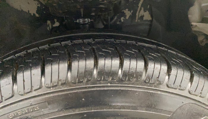 2015 Hyundai Elite i20 MAGNA 1.2, Petrol, Manual, 98,620 km, Right Front Tyre Tread