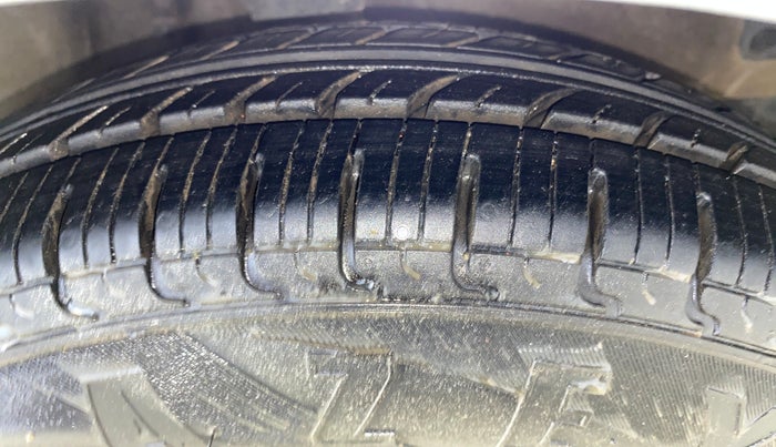 2015 Hyundai i10 MAGNA 1.1, Petrol, Manual, 48,098 km, Right Front Tyre Tread