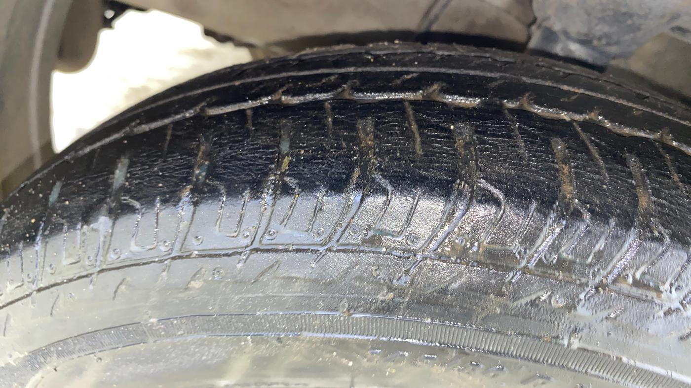 2015 Hyundai i10 MAGNA 1.1, Petrol, Manual, 48,098 km, Left Front Tyre Tread