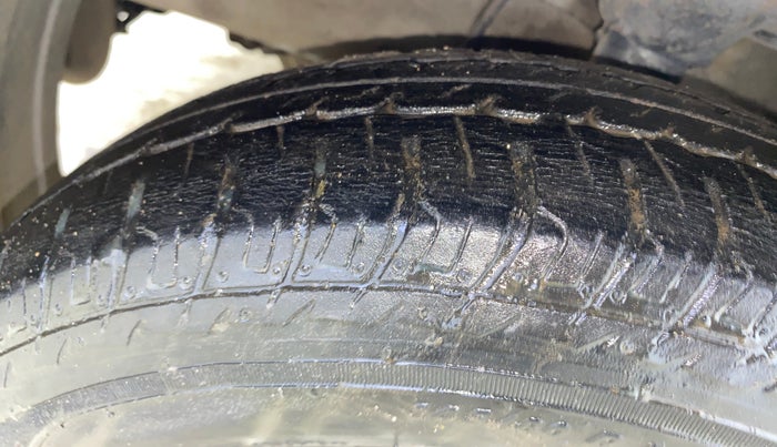 2015 Hyundai i10 MAGNA 1.1, Petrol, Manual, 48,098 km, Left Front Tyre Tread