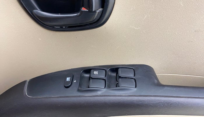 2015 Hyundai i10 MAGNA 1.1, Petrol, Manual, 48,098 km, Driver Side Door Panels Control