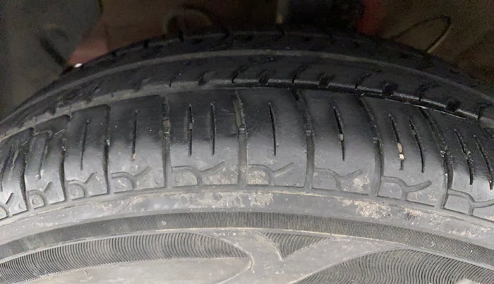 2022 Hyundai NEW SANTRO MAGNA, Petrol, Manual, 33,027 km, Left Front Tyre Tread