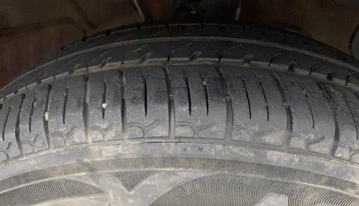 2022 Hyundai NEW SANTRO MAGNA, Petrol, Manual, 33,027 km, Right Front Tyre Tread
