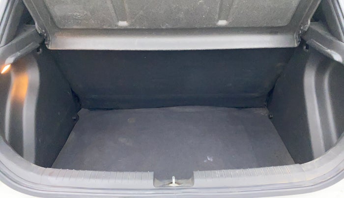 2014 Hyundai Elite i20 SPORTZ (O) 1.4, Diesel, Manual, 44,530 km, Boot Inside