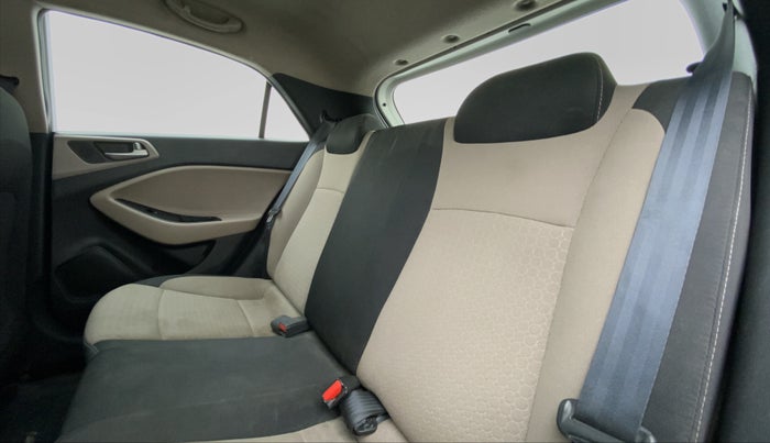 2014 Hyundai Elite i20 SPORTZ (O) 1.4, Diesel, Manual, 44,530 km, Right Side Rear Door Cabin