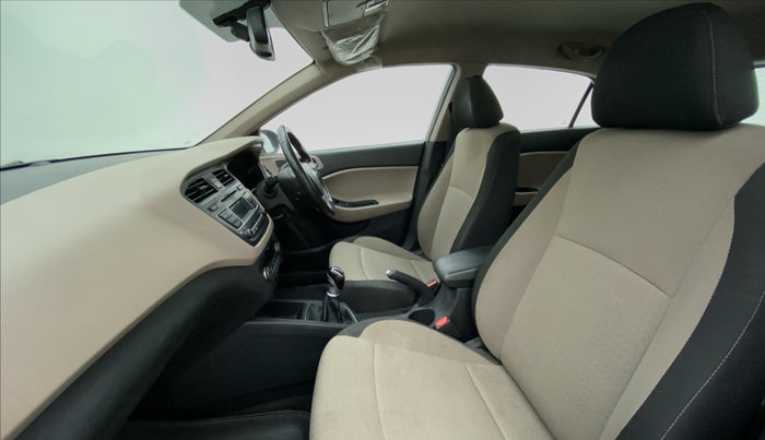 2014 Hyundai Elite i20 SPORTZ (O) 1.4, Diesel, Manual, 44,530 km, Right Side Front Door Cabin