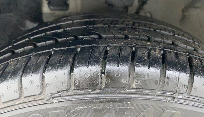 2014 Hyundai Elite i20 SPORTZ (O) 1.4, Diesel, Manual, 44,530 km, Left Front Tyre Tread