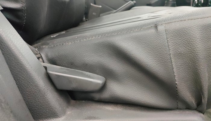 2015 Renault Duster 85 PS RXE DIESEL, Diesel, Manual, 1,32,179 km, Driver Side Adjustment Panel