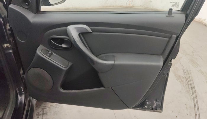 2015 Renault Duster 85 PS RXE DIESEL, Diesel, Manual, 1,32,179 km, Driver Side Door Panels Control